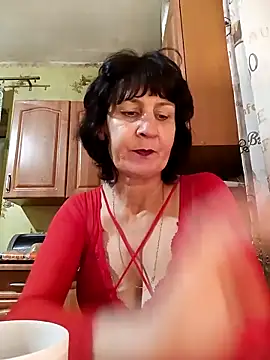 Laura Kiss online show from December 15, 2025, 5:06 pm