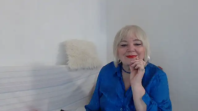 Snapshot of KisaMolis chatting on February 8, 2025, 9:35 am KisaMolis online show from February 8, 2025, 9:35 am