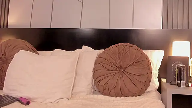 fiorella paris online show from September 28, 2025, 8:14 pm