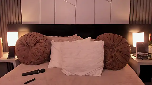 fiorella paris online show from November 25, 2025, 3:50 am