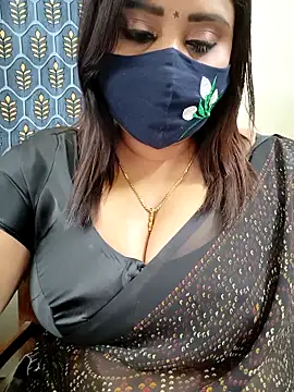 Queenflowerr online show from April 25, 2026, 4:48 pm