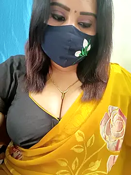 Queenflowerr online show from May 8, 2026, 5:51 pm