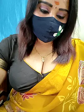 Queenflowerr online show from May 9, 2026, 3:28 pm
