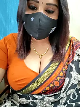 Queenflowerr online show from May 12, 2026, 6:38 pm