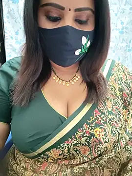 Queenflowerr online show from June 11, 2026, 6:17 pm