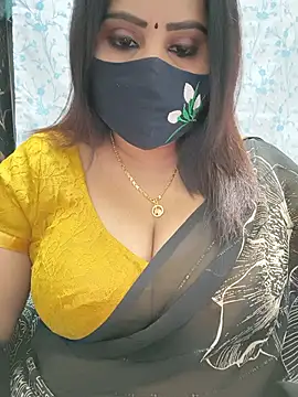 Queenflowerr online show from June 14, 2026, 5:26 pm