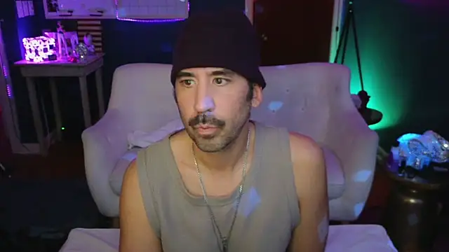 mistermikey24 online show from February 1, 2025, 4:46 am