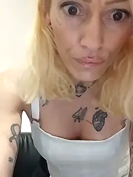 Snapshot of Malessia12 chatting on January 24, 2025, 6:25 pm Malessia12 online show from January 24, 2025, 6:25 pm