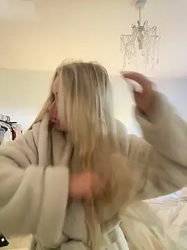 Snapshot of blissdimicco chatting on September 24, 2025, 11:35 am blissdimicco online show from September 24, 2025, 11:35 am