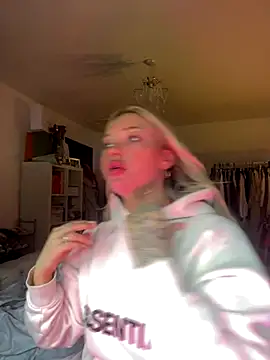 Snapshot of blissdimicco chatting on October 2, 2025, 1:40 pm blissdimicco online show from October 2, 2025, 1:40 pm