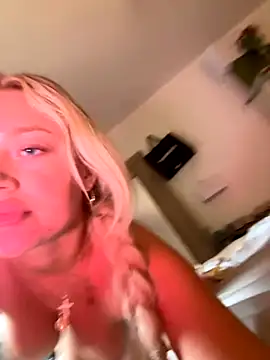 Snapshot of blissdimicco chatting on October 3, 2025, 1:41 pm blissdimicco online show from October 3, 2025, 1:41 pm