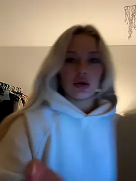 Snapshot of blissdimicco chatting on October 16, 2025, 6:31 pm blissdimicco online show from October 16, 2025, 6:31 pm