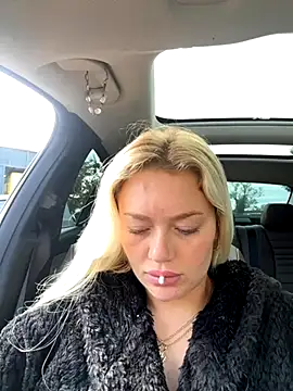 Snapshot of blissdimicco chatting on October 21, 2025, 9:10 am blissdimicco online show from October 21, 2025, 9:10 am