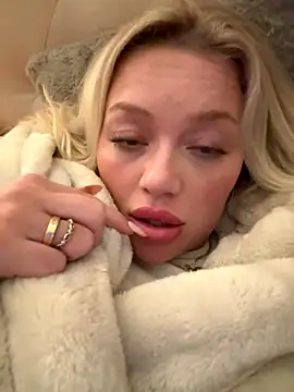 Snapshot of blissdimicco chatting on October 24, 2025, 9:22 pm blissdimicco online show from October 24, 2025, 9:22 pm