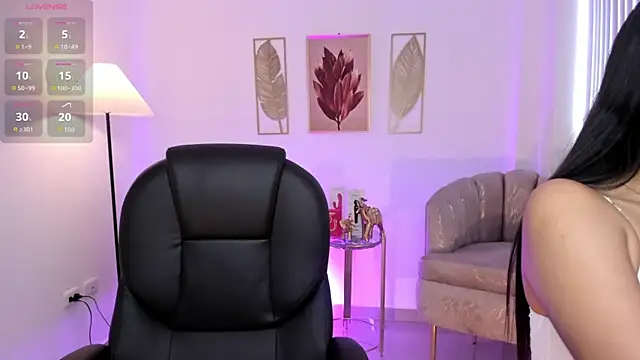 Snapshot of Layla_Breezee chatting on October 25, 2025, 2:46 pm Layla Breezee online show from October 25, 2025, 2:46 pm