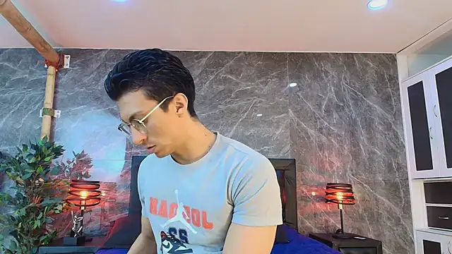 Snapshot of ApoloCruz chatting on May 15, 2026, 4:08 am ApoloCruz online show from May 15, 2026, 4:08 am