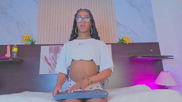 Snapshot of nahomy_james25 chatting on October 5, 2025, 10:40 pm nahomy james25 online show from October 5, 2025, 10:40 pm