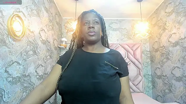 Snapshot of nefertiti_ebony chatting on October 15, 2025, 4:40 pm nefertiti ebony online show from October 15, 2025, 4:40 pm