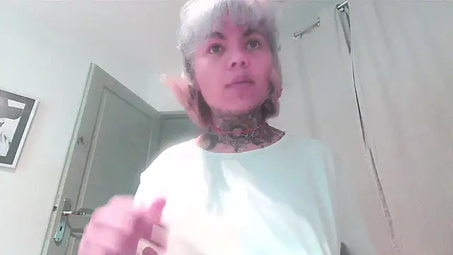 Snapshot of serena__vedette chatting on October 6, 2025, 1:19 pm serena  vedette online show from October 6, 2025, 1:19 pm