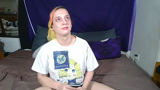 Snapshot of Evelan420 chatting on October 14, 2025, 8:20 pm Evelan420 online show from October 14, 2025, 8:20 pm