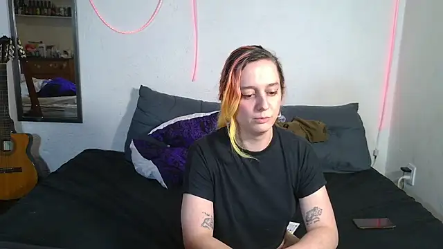 Snapshot of Evelan420 chatting on October 17, 2025, 10:23 pm Evelan420 online show from October 17, 2025, 10:23 pm