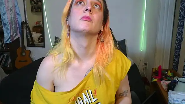 Snapshot of Evelan420 chatting on October 22, 2025, 6:18 pm Evelan420 online show from October 22, 2025, 6:18 pm