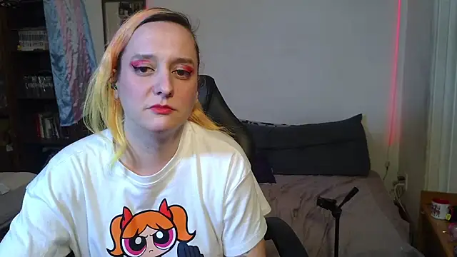 Snapshot of Evelan420 chatting on October 28, 2025, 9:28 pm Evelan420 online show from October 28, 2025, 9:28 pm