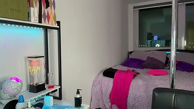 angeladiamond1 online show from March 17, 2025, 4:40 am