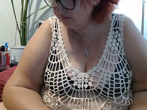 DeniseeRosea online show from August 7, 2026, 5:04 pm
