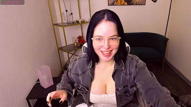 Snapshot of Manic_pixie_ chatting on October 22, 2025, 11:21 am Manic pixie  online show from October 22, 2025, 11:21 am