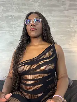 Snapshot of Alaia_Colins chatting on June 10, 2026, 12:33 am Alaia Colins online show from June 10, 2026, 12:33 am