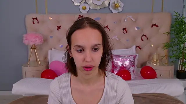 Snapshot of SandraTucker chatting on February 9, 2026, 2:48 am SandraTucker online show from February 9, 2026, 2:48 am