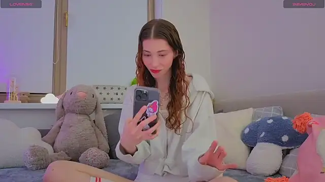 HappyVivy online show from October 6, 2025, 8:17 pm