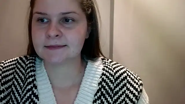 lovexCaroline online show from January 28, 2025, 5:46 pm