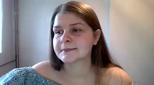lovexCaroline online show from February 3, 2025, 2:45 pm