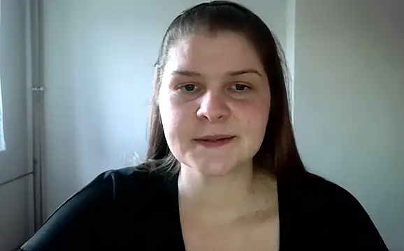 lovexCaroline online show from February 4, 2025, 2:53 pm