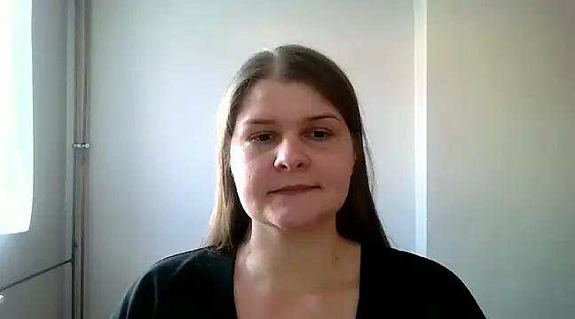 lovexCaroline online show from February 17, 2025, 12:27 pm