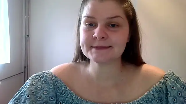 lovexCaroline online show from February 24, 2025, 10:48 am