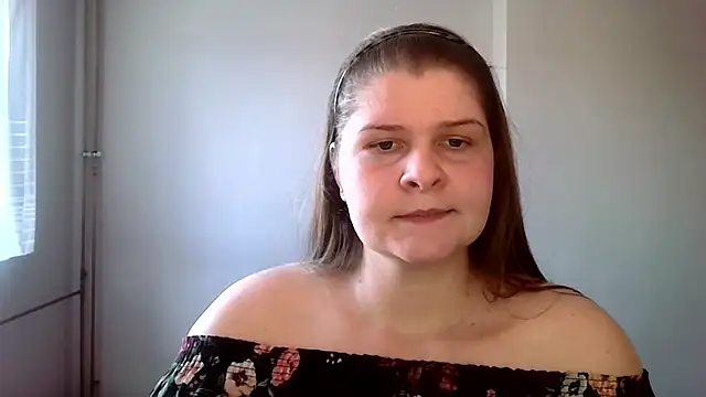 lovexCaroline online show from March 5, 2025, 2:45 pm