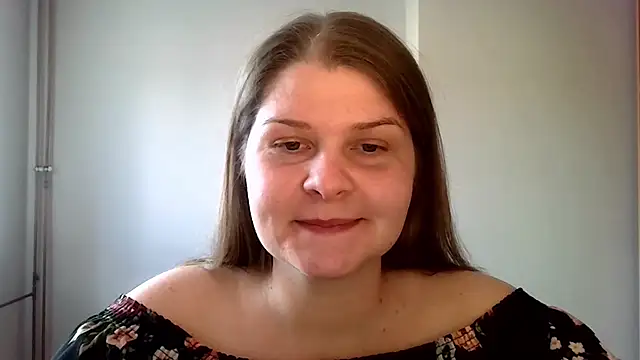 lovexCaroline online show from March 10, 2025, 7:42 am