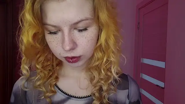 LynetHakes online show from July 29, 2026, 6:22 am