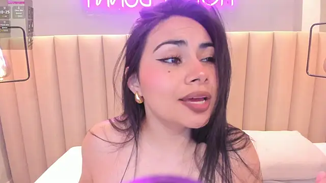 Snapshot of Naomymonroe_ chatting on September 18, 2025, 9:50 pm Naomymonroe  online show from September 18, 2025, 9:50 pm