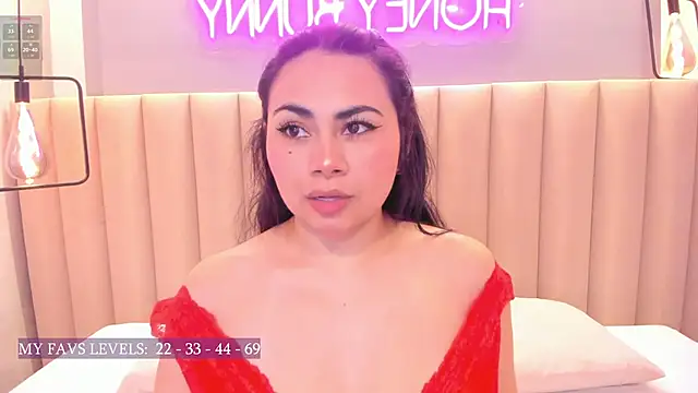 Snapshot of Naomymonroe_ chatting on October 17, 2025, 9:50 pm Naomymonroe  online show from October 17, 2025, 9:50 pm