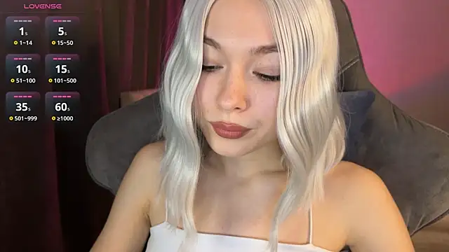 Ohmy Nora  online show from June 3, 2026, 1:46 pm