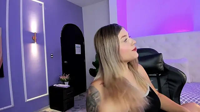 alaia greyy online show from December 3, 2025, 2:04 pm