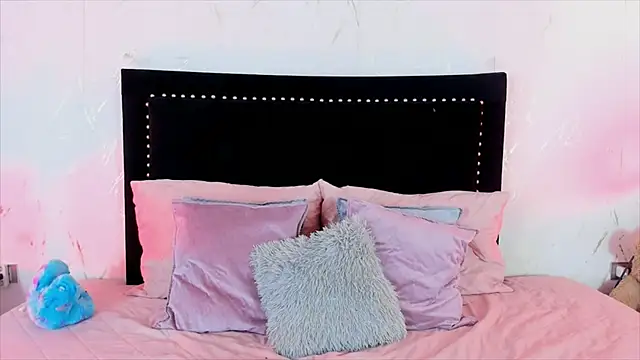 LittleCuties online show from January 7, 2026, 2:58 am