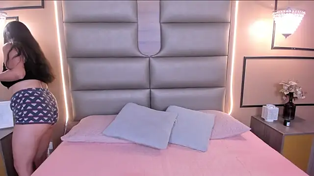 CAYLINCOLLINS online show from March 5, 2025, 3:18 am