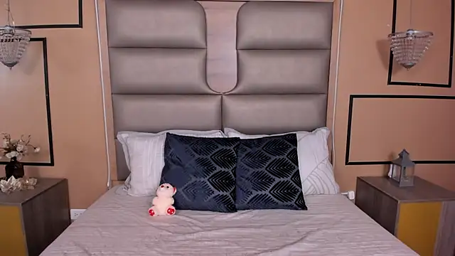 CAYLINCOLLINS online show from September 30, 2025, 3:22 am