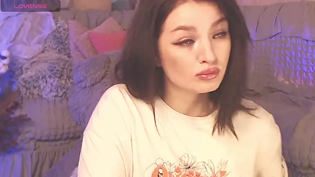 Snapshot of BritneyBarker chatting on December 20, 2024, 1:36 am BritneyBarker online show from December 20, 2024, 1:36 am