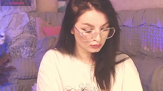Snapshot of BritneyBarker chatting on December 20, 2024, 4:42 am BritneyBarker online show from December 20, 2024, 4:42 am